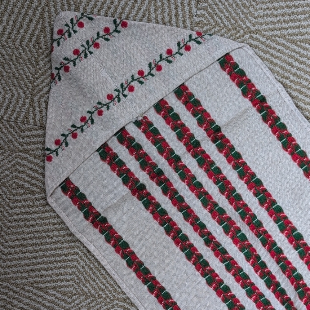 Farmhouse Scandinavian Table Runner Linen-Like Red Green Floral Vines Embroidery - Picture 8 of 9